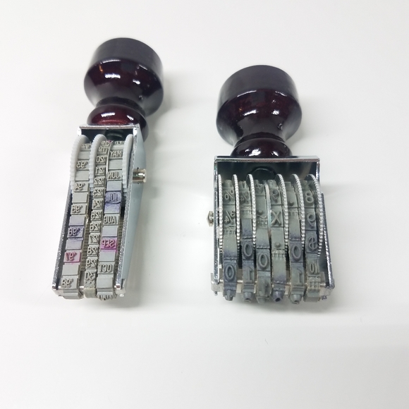 Vintage W.T Roger's Deluxe Stamp Set - Picture 11 of 12